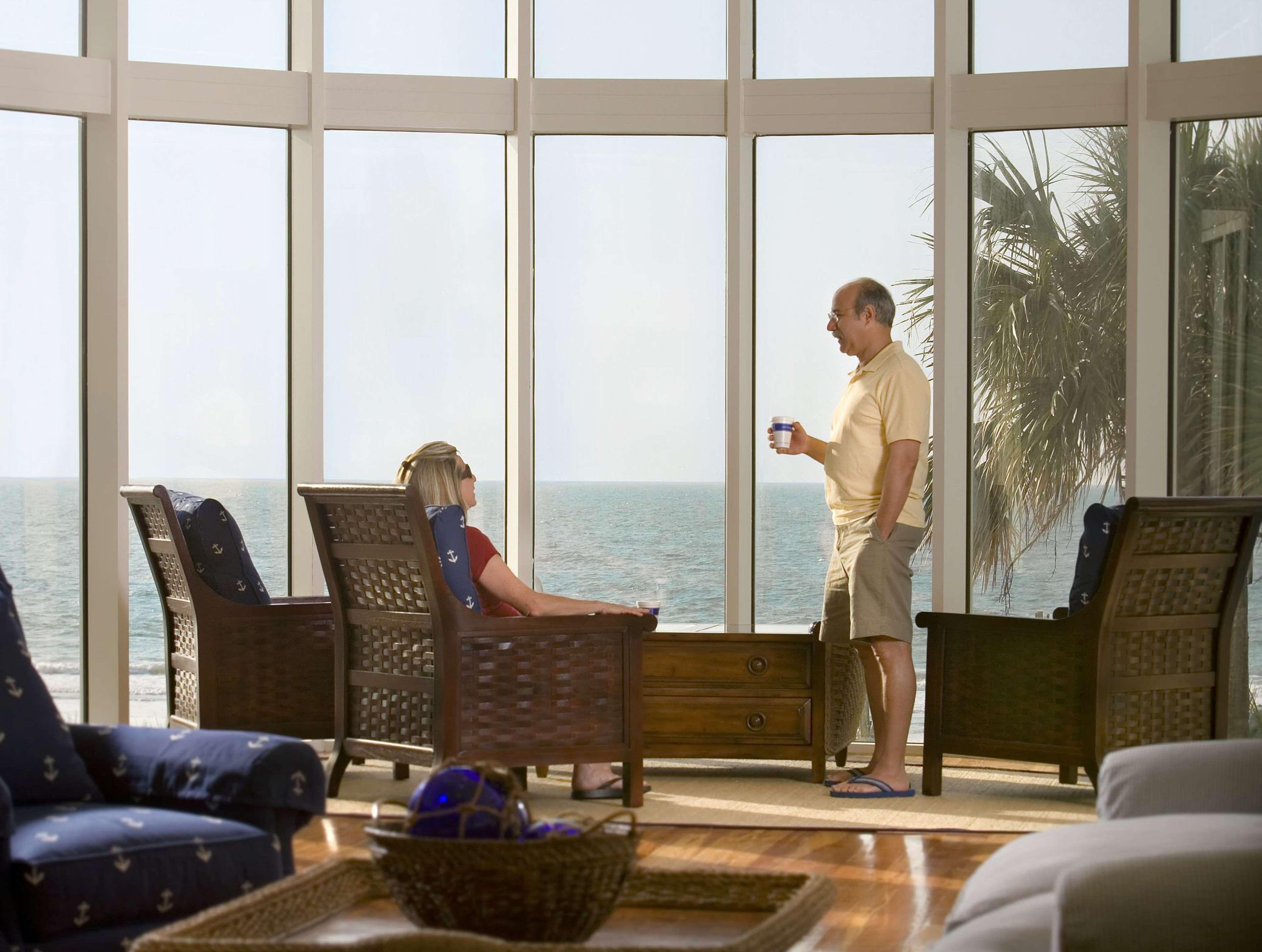 Hampton Inn & Suites Myrtle Beach Oceanfront Interior photo